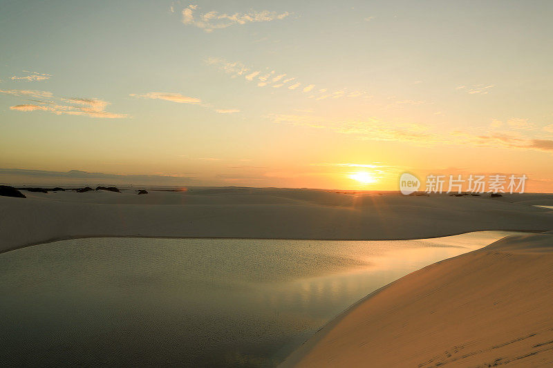 lençois maranhenses夕阳下的金色沙丘